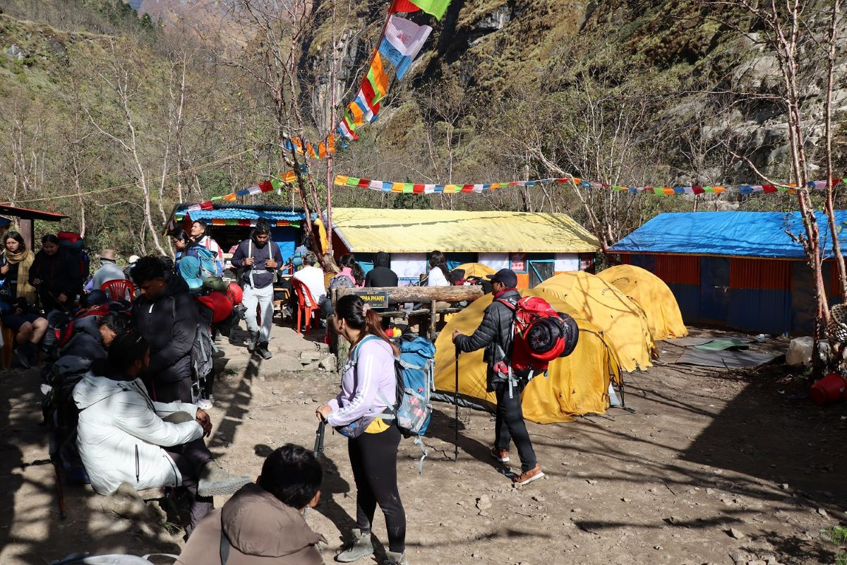 अन्नपूर्ण आधार शिविर क्षेत्रमा सुरक्षाकर्मीको टोली परिचालन