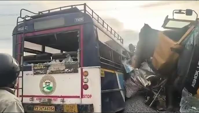 दक्षिणी भारतमा बससँग ट्रक ठोक्किँदा २० जनाको मृत्यु, दर्जनौँ घाइते