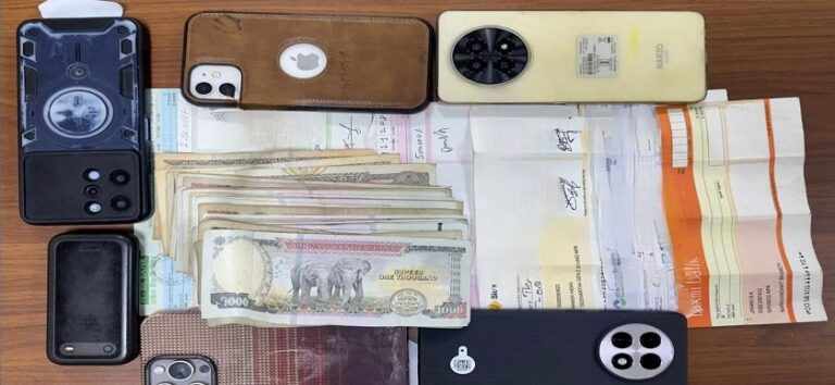 अनलाइन जुवा खेलाउने दुई सुन्धाराको होटलबाट पक्राउ