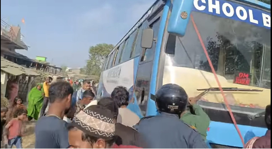 स्कुल बसको ठक्करले बालकको मृत्यु