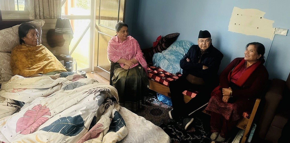 पूर्वराष्ट्रपति भण्डारीले भेटिन् झलनाथ खनालकी पत्नी चित्रकारलाई