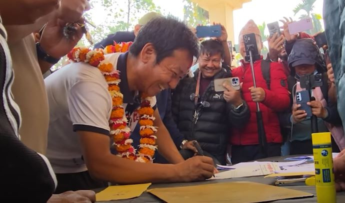 हर्क साम्पाङद्वारा सुनसरी १ बाट उम्मेदवारी दर्ता