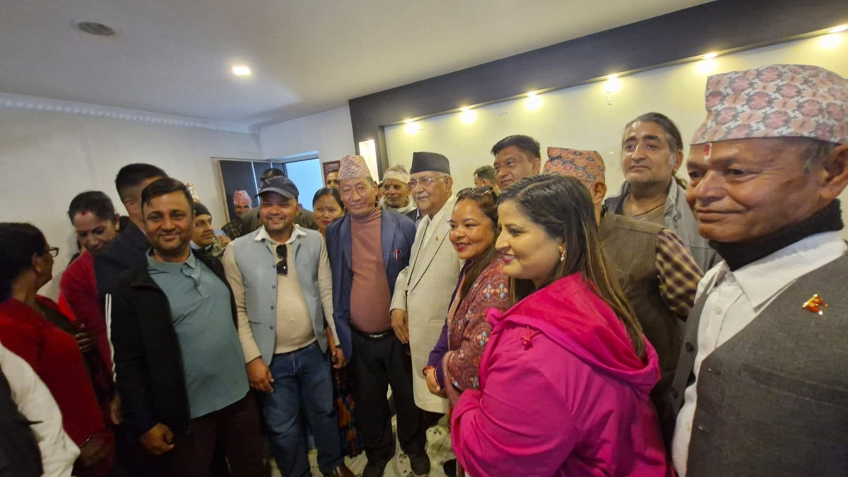 कार्यकर्तासँग ओलीले भने- ७० प्रतिशत भोट ल्याएर चुनाव जित्छौँ