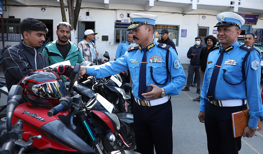 रसुवामा ट्राफिक कारबाही तीव्र