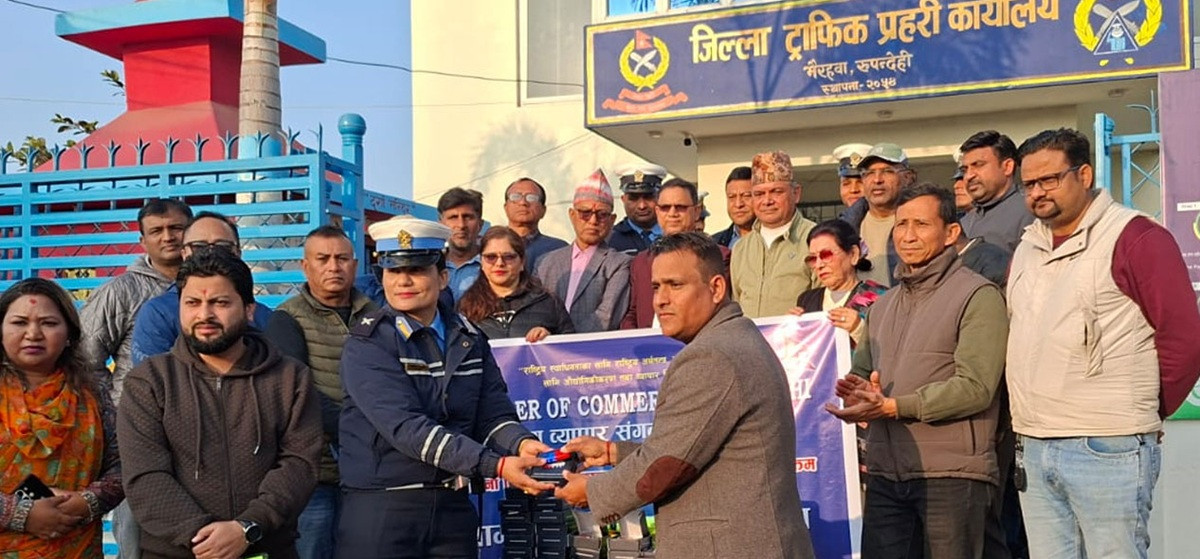 ट्राफिक प्रहरी कार्यालयलाई ‘सोल्जर लाइट’ प्रदान