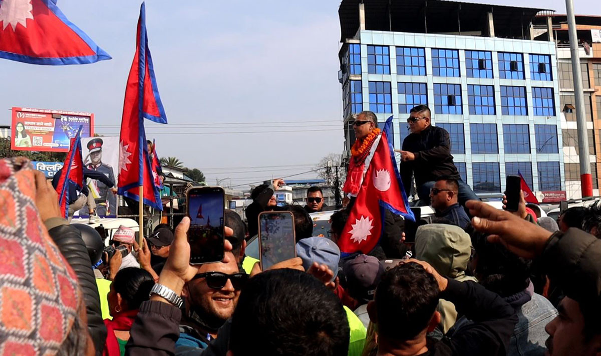 चितवनमा दुर्गा प्रसाईंका कार्यकर्ता र प्रहरीबीच झडप, तीनजना पक्राउ