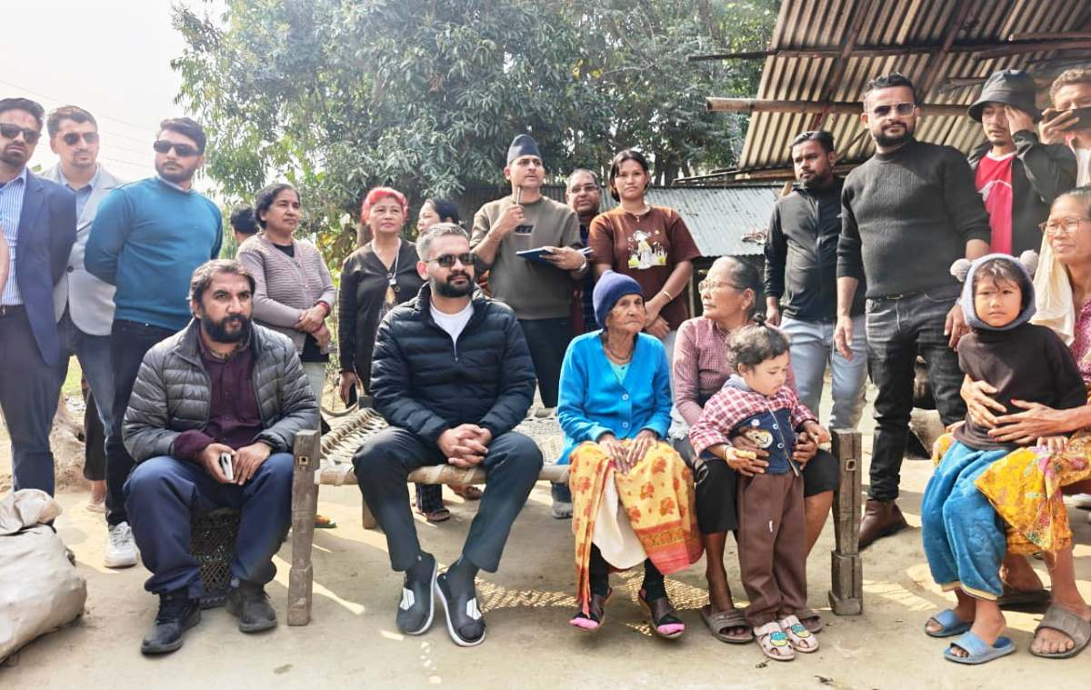 झापा ५ का उम्मेदवार ओली र साहको एकसाथ घरदैलो