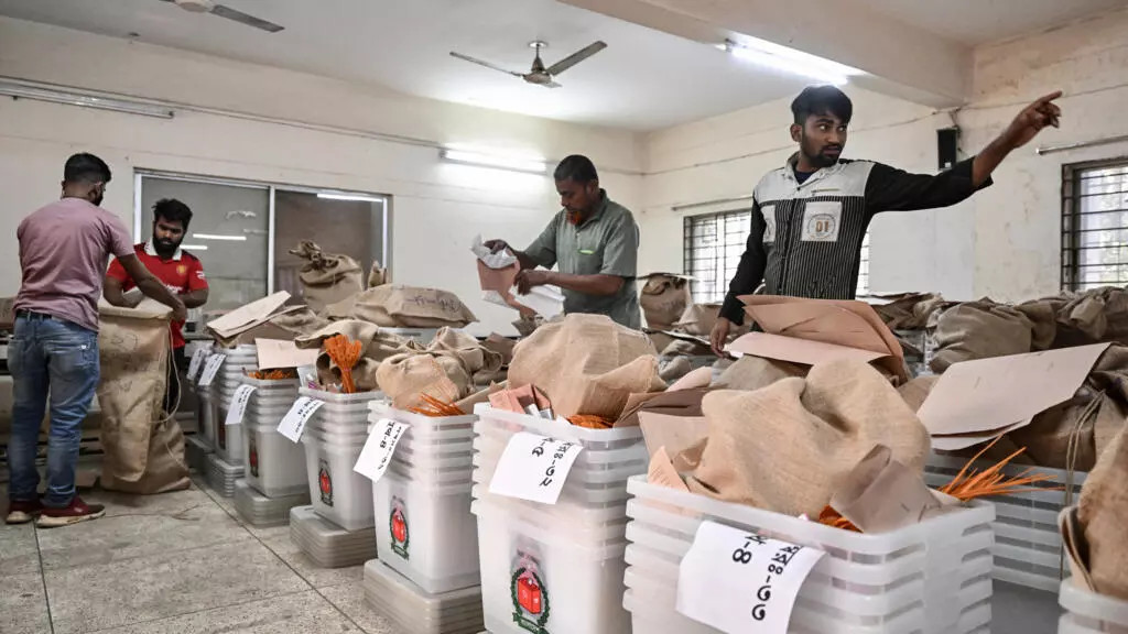 तनहुँमा आइपुग्यो मतपत्र