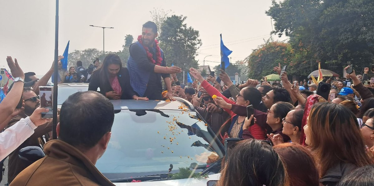झापा पुगेर रविले भने- जनताको आवाज उठाउँदा माइक काट्ने सभामुख कुन मुखले भोट माग्दै हुनुहुन्छ ?