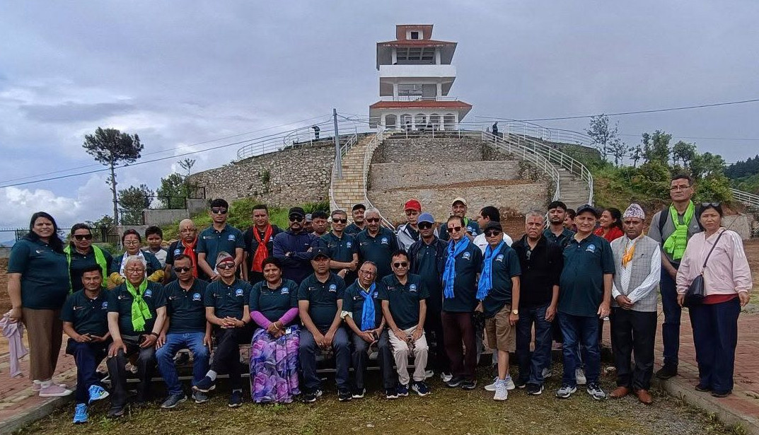आन्तरिक पर्यटन प्रबद्र्धनका लागि सम्पादक समाज नेपालको गोदावरीको देबीचौरमा पद यात्रा