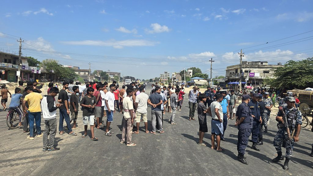 प्रहरीको गोली लागेर एक जनाको मृत्युु ओली र लेखक जस्तै बालेन र सुदनलाई पक्राउ गर्न माग