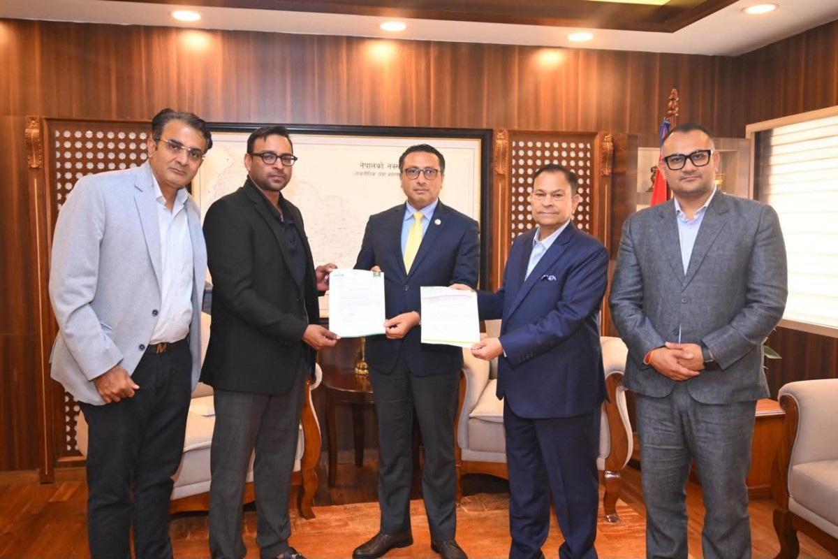 बाढीपीडितलाई शिवम् सिमेन्टको ११ हजार बोरा सिमेन्ट र शिवम् होल्डिङस्द्वारा २१ लाख सहयोग
