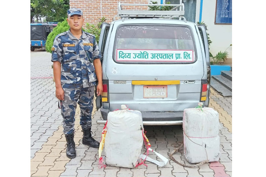अस्पतालको गाडीमा ६० किलो गाँजा