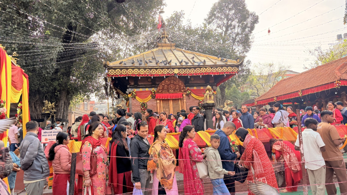 नवरात्रको नवौँ दिन : शक्तिपीठमा भक्तजनको घुइँचो